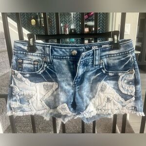 Miss me, denim shorts in size 28